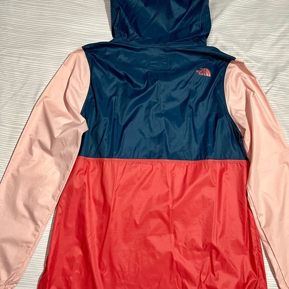 The North Face Women’s Windbreaker Packable - Picture 3 of 8